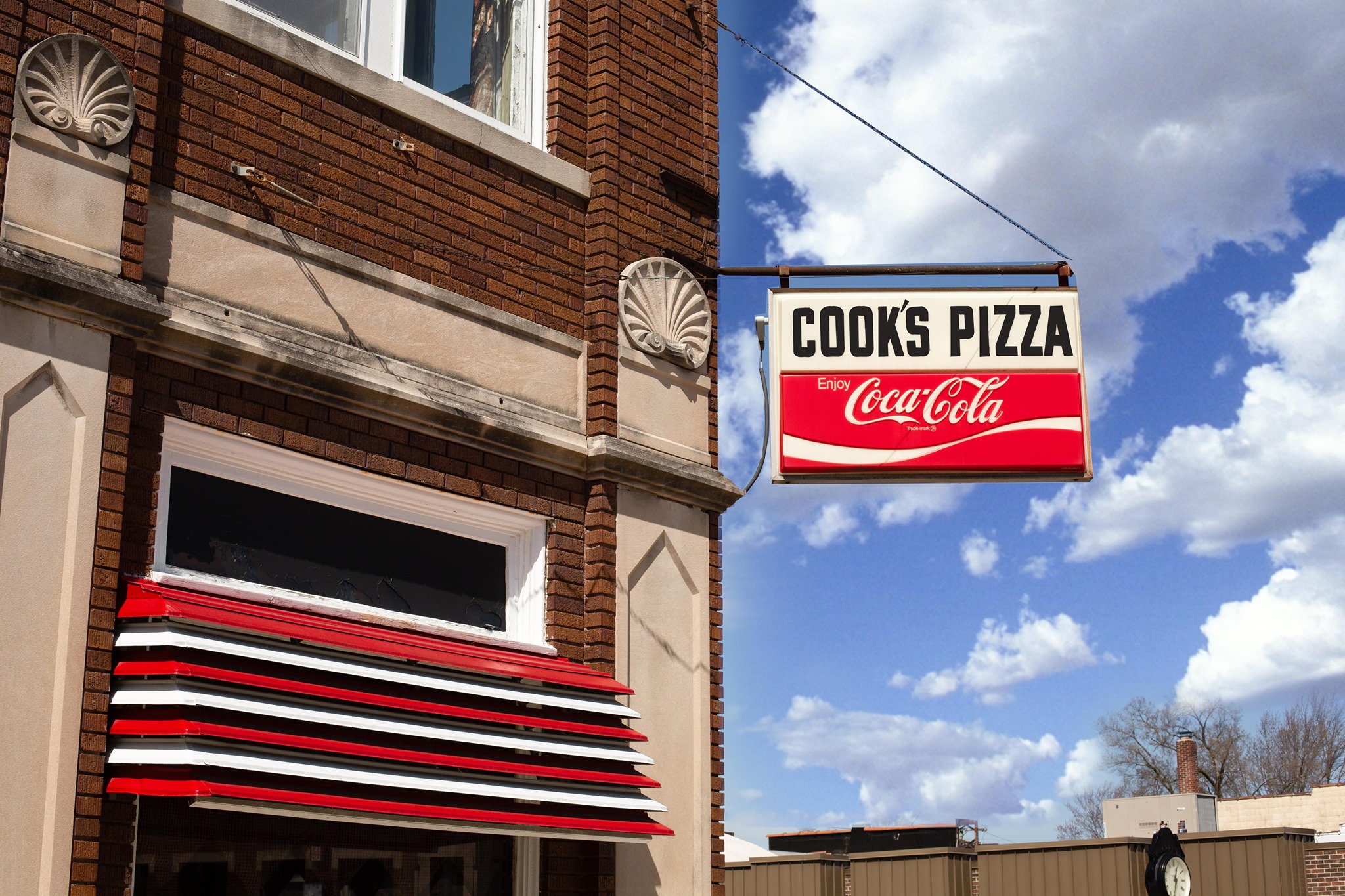 Cook's Pizza in Wakarusa Indiana Outside the Building